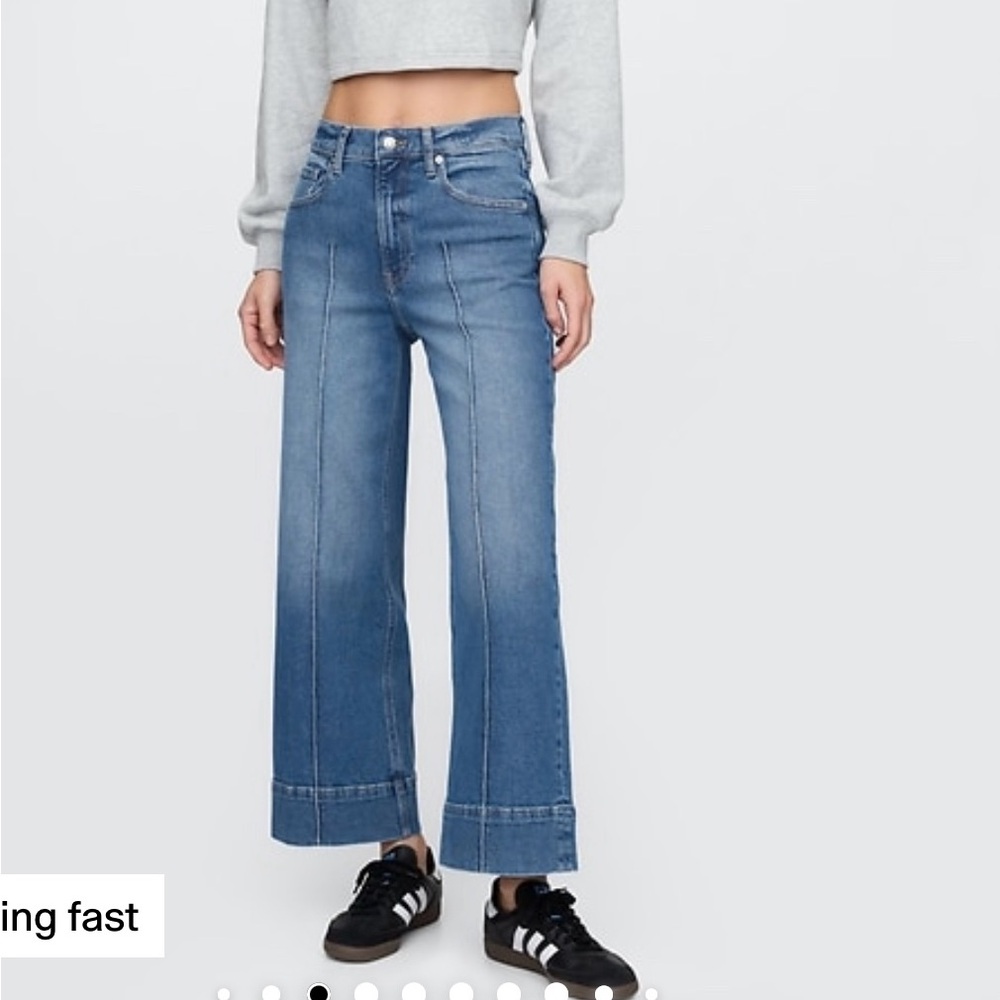 Women's GAP wide leg ankle jeans 28